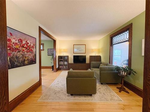 78 Arlington St, Winnipeg, MB 