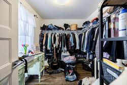 Walk-in closet - 