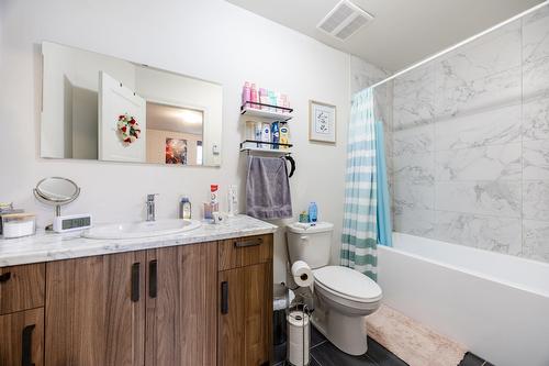 Salle de bains - 1710 Rue Coderre, Longueuil (Saint-Hubert), QC 