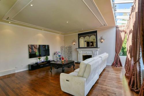 Salon - 5 Rue Finch, Dollard-Des-Ormeaux, QC - Indoor Photo Showing Living Room With Fireplace