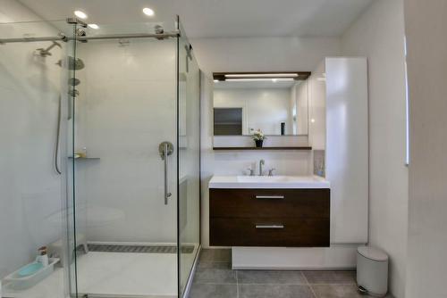 Salle de bains - 5 Rue Finch, Dollard-Des-Ormeaux, QC - Indoor Photo Showing Bathroom