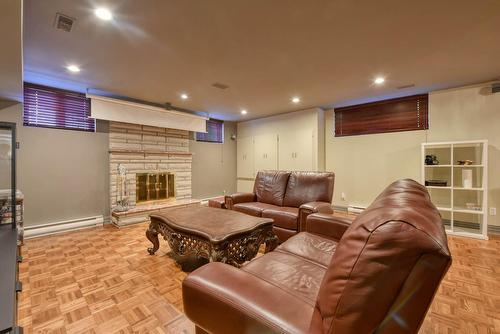 Salle familiale - 5 Rue Finch, Dollard-Des-Ormeaux, QC - Indoor Photo Showing Basement