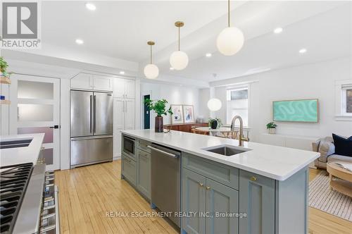73 Arkell Street, Hamilton, ON - Indoor Photo Showing Kitchen With Upgraded Kitchen