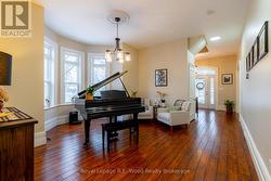 Dining room / sitting area used as a piano space - 
