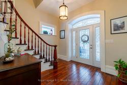 Grand entrance area + staircase - 