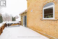 Private rear deck just off the kitchen - 