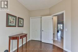 Bedroom/den main floor - 