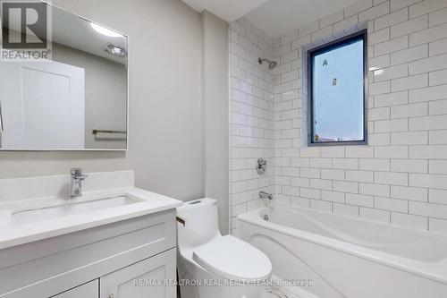 195 Balmoral Avenue N, Hamilton, ON - Indoor Photo Showing Bathroom