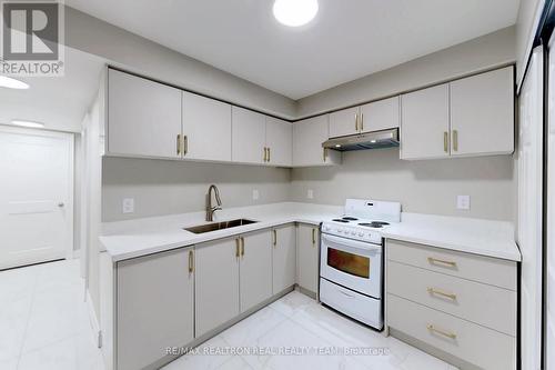 195 Balmoral Avenue N, Hamilton, ON - Indoor Photo Showing Kitchen
