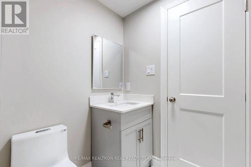 195 Balmoral Avenue N, Hamilton, ON - Indoor Photo Showing Bathroom