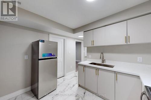 195 Balmoral Avenue N, Hamilton, ON - Indoor Photo Showing Kitchen
