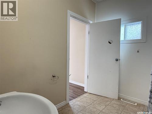 455 4Th Avenue E, Melville, SK - Indoor Photo Showing Bathroom