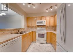 Nice bright kitchen - 