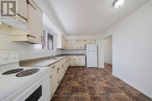 6 Spartan Drive, Brantford, ON - Indoor Photo Showing Kitchen With Double Sink