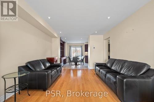 17 Andrika Court, Mississauga, ON - Indoor Photo Showing Living Room
