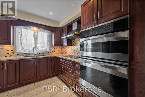 17 Andrika Court, Mississauga, ON - Indoor Photo Showing Kitchen