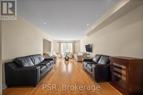 17 Andrika Court, Mississauga, ON - Indoor Photo Showing Living Room