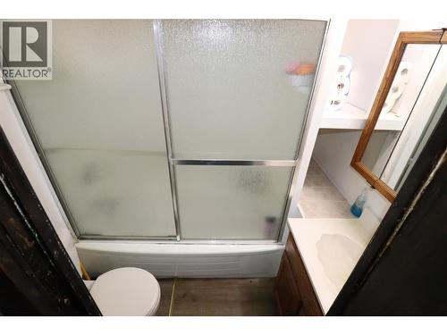 First house - 1381 3B Highway, Warfield, BC - Indoor Photo Showing Bathroom