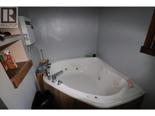 First house - 1381 3B Highway, Warfield, BC - Indoor Photo Showing Bathroom