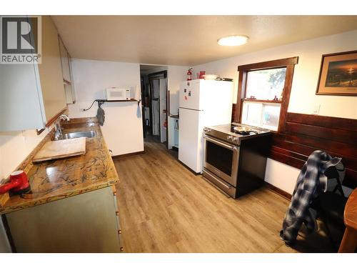 First house - 1381 3B Highway, Warfield, BC - Indoor Photo Showing Kitchen