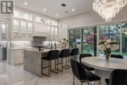 2110 Stonehouse Crescent, Mississauga, ON - Indoor Photo Showing Kitchen With Upgraded Kitchen