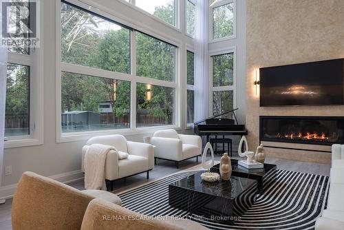 2110 Stonehouse Crescent, Mississauga, ON - Indoor Photo Showing Living Room With Fireplace