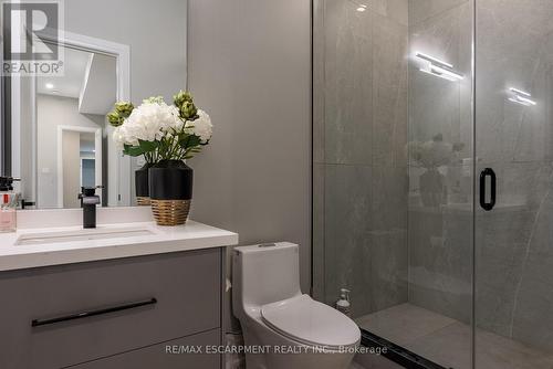2110 Stonehouse Crescent, Mississauga, ON - Indoor Photo Showing Bathroom