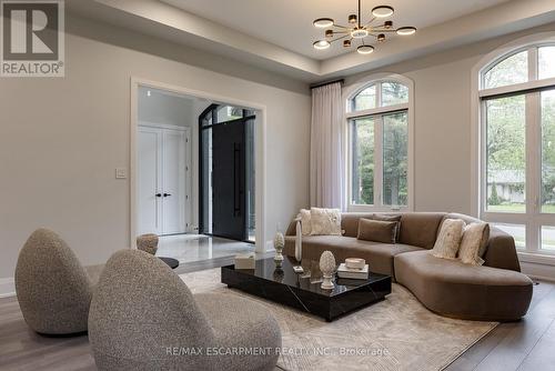 2110 Stonehouse Crescent, Mississauga, ON - Indoor Photo Showing Living Room