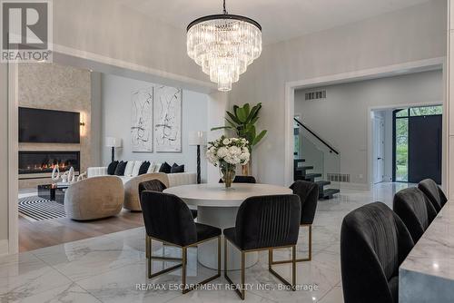 2110 Stonehouse Crescent, Mississauga, ON - Indoor Photo Showing Dining Room