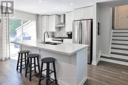 1404 Lewisham Drive, Mississauga, ON - Indoor Photo Showing Kitchen With Double Sink With Upgraded Kitchen