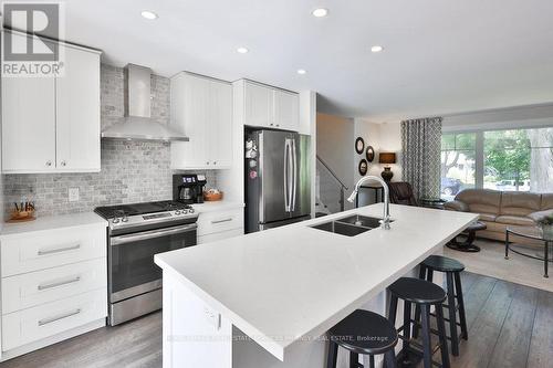 1404 Lewisham Drive, Mississauga, ON - Indoor Photo Showing Kitchen With Double Sink With Upgraded Kitchen