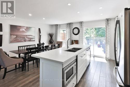 1404 Lewisham Drive, Mississauga, ON - Indoor Photo Showing Kitchen With Double Sink