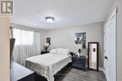 1404 Lewisham Drive, Mississauga, ON - Indoor Photo Showing Bedroom