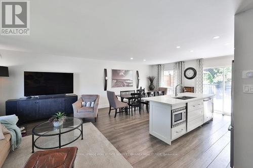 1404 Lewisham Drive, Mississauga, ON - Indoor Photo Showing Living Room