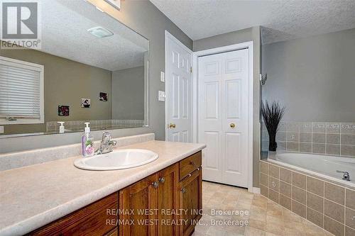10 Verona Street, Kitchener, ON - Indoor Photo Showing Bathroom