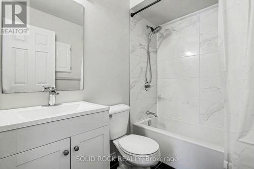 17 Festive Private, Ottawa, ON - Indoor Photo Showing Bathroom