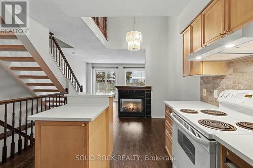 17 Festive Private, Ottawa, ON - Indoor Photo Showing Kitchen