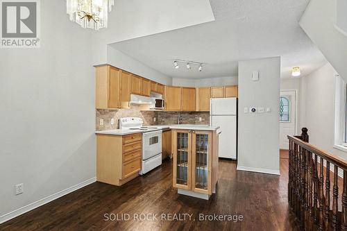 17 Festive Private, Ottawa, ON - Indoor Photo Showing Kitchen