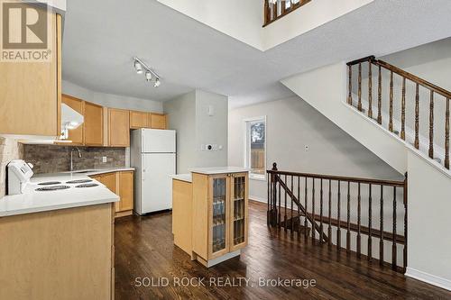 17 Festive Private, Ottawa, ON - Indoor Photo Showing Kitchen