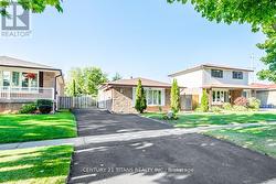 156 MADAWASKA AVENUE  Oshawa, ON L1J 1E5