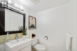 99 Palmdale Dr- powder room - 