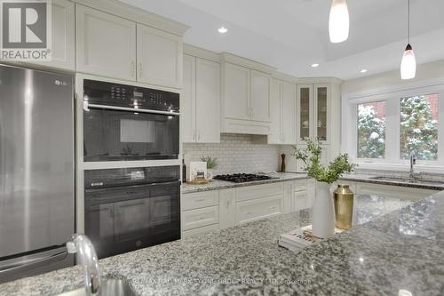 121 Macdonald Street, Ottawa, ON - Indoor Photo Showing Kitchen With Upgraded Kitchen