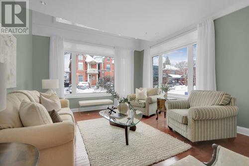 121 Macdonald Street, Ottawa, ON - Indoor Photo Showing Living Room