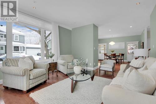 121 Macdonald Street, Ottawa, ON - Indoor Photo Showing Living Room