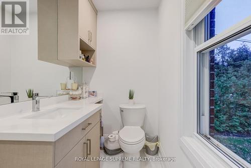 138 Driscoll Road, Richmond Hill, ON - Indoor Photo Showing Bathroom
