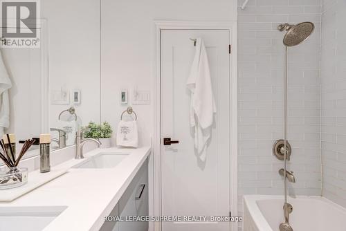 138 Driscoll Road, Richmond Hill, ON - Indoor Photo Showing Bathroom