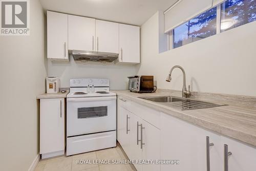 138 Driscoll Road, Richmond Hill, ON - Indoor Photo Showing Kitchen