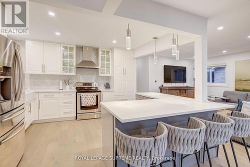 138 Driscoll Road, Richmond Hill, ON - Indoor Photo Showing Kitchen With Upgraded Kitchen