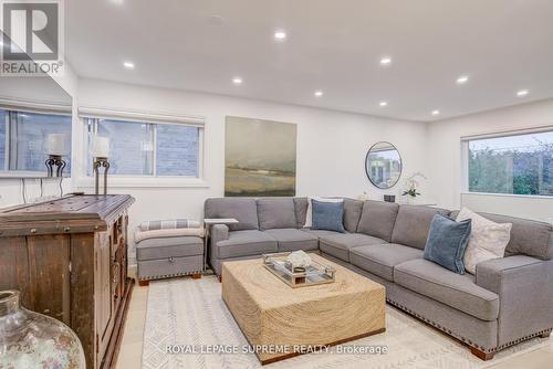 138 Driscoll Road, Richmond Hill, ON - Indoor Photo Showing Living Room