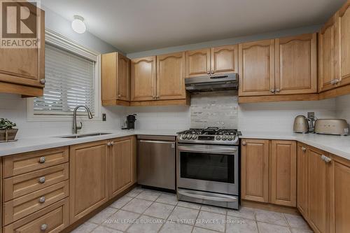 606 Williamson Court, Burlington, ON - Indoor Photo Showing Kitchen With Double Sink